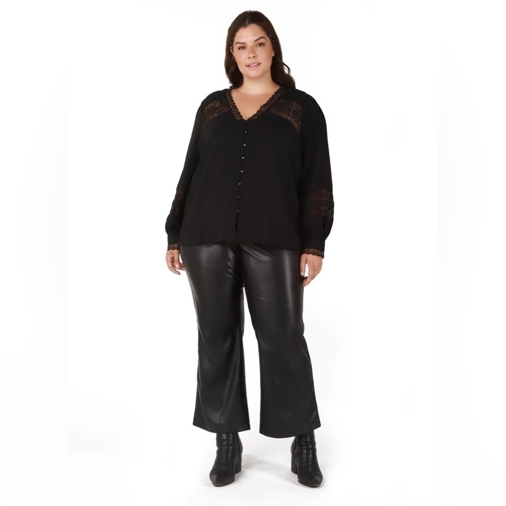 The Peyton NWT Flared Leg Faux Leather Black Cropped Pants in 2X